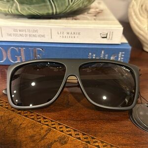 NWT Quay X Desi Sunglasses